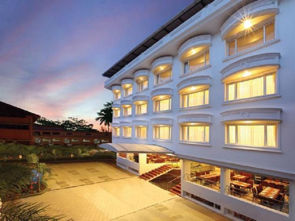 Cochin Palace Kochi Екстериор снимка